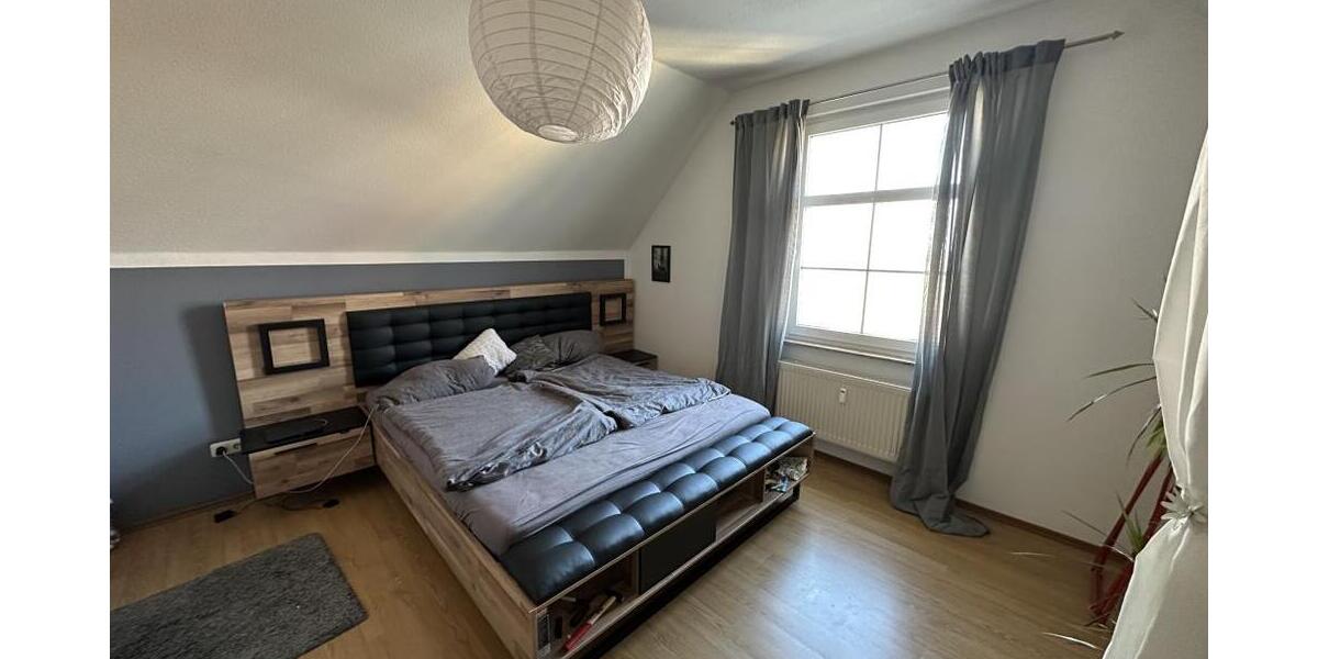2 Raum DG-Wohnung - Bad mit Fenster, Wanne und Dusche - Dachgeschoßwohnung Gera Alt-Bieblach | Angebot:26233629