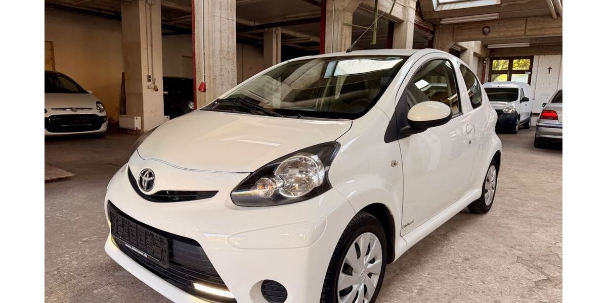 Toyota Aygo (X) 60.000 km 4.490 &euro; Konz Karthaus 54329