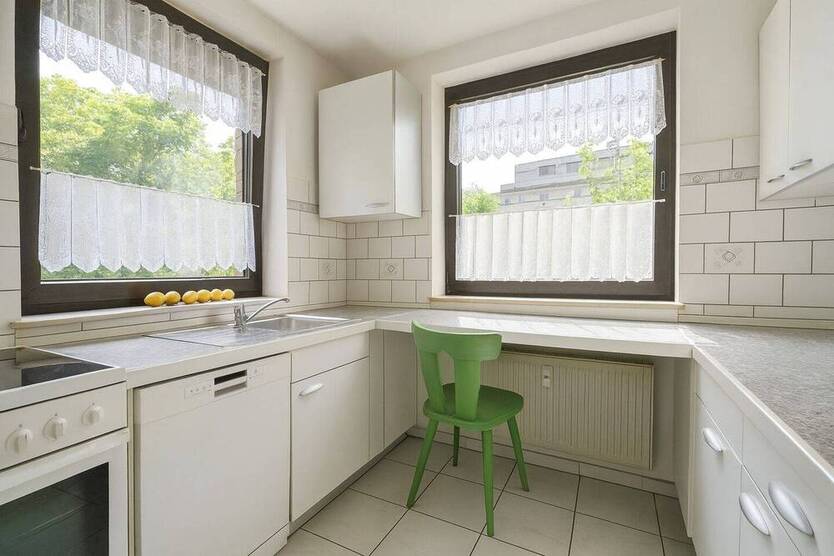 Praktisches Zweifamilienhaus mit Ausblick ins Grüne