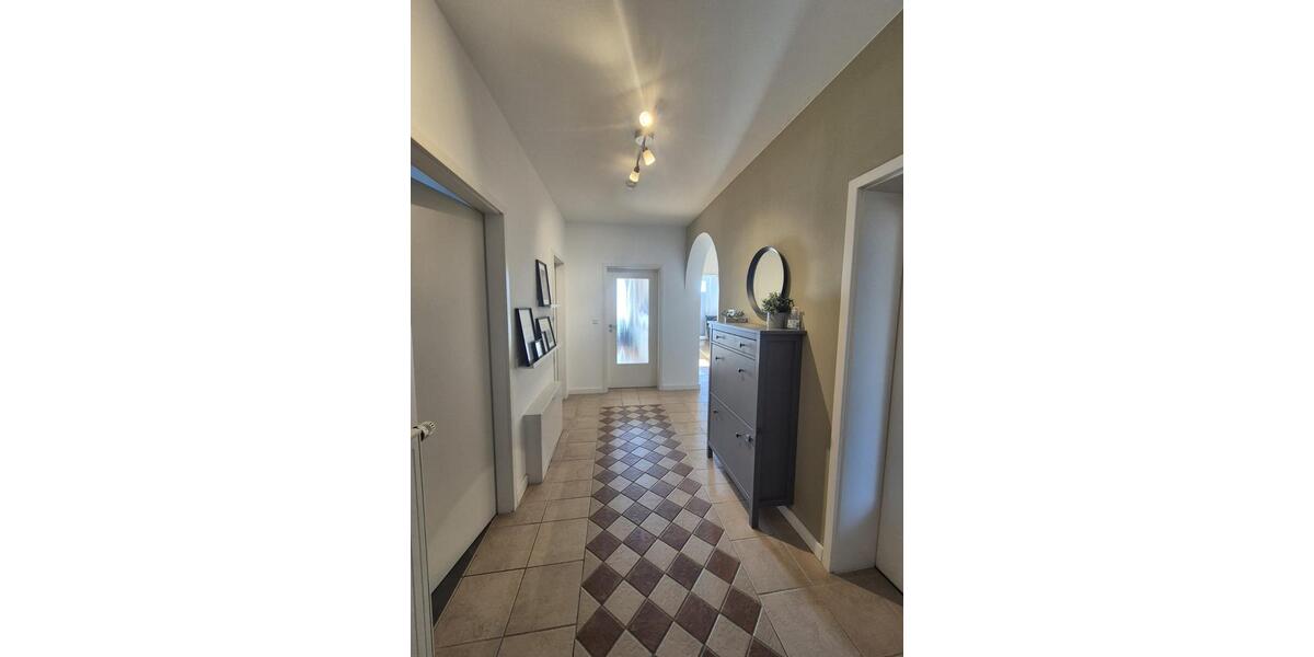 Dachgeschoßwohnung Uetze - 4 Zimmer, 111 m&sup2;, 860&euro; | Angebot:25434083