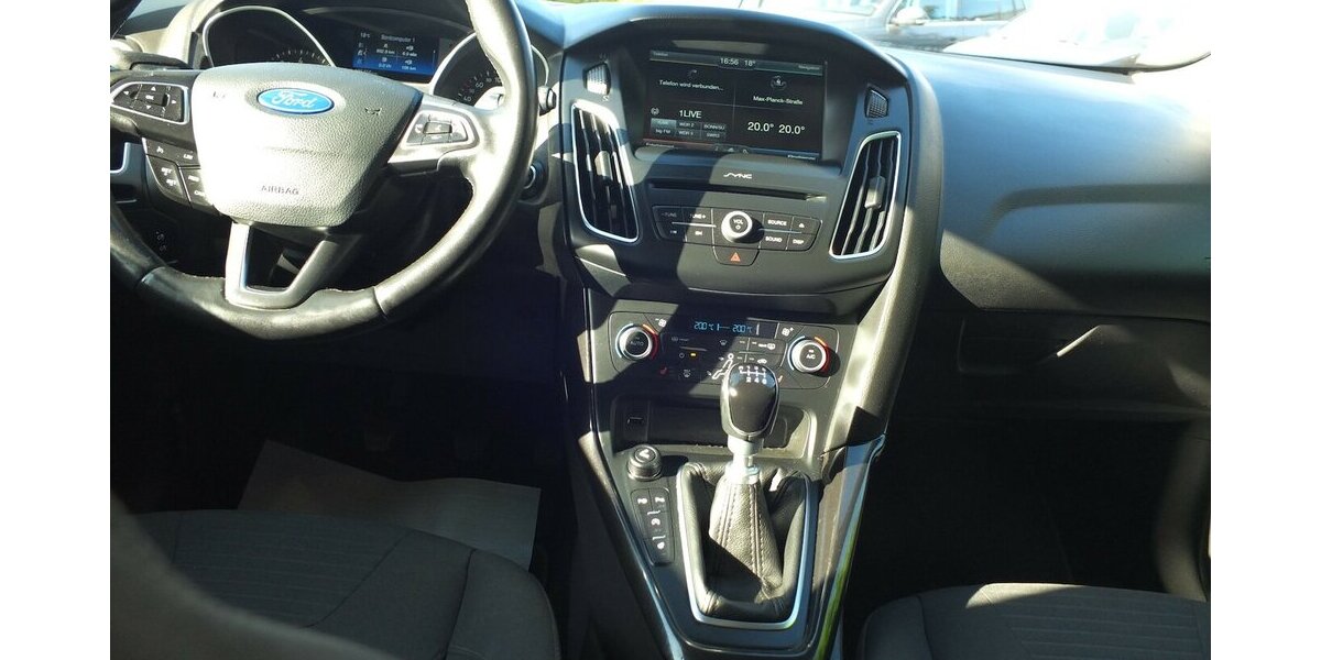 Ford Focus TITANIUM WM26: NAVI KLIMAAUT EINPARKHILFE 134.288 km 6.998 &euro; Köln 50858