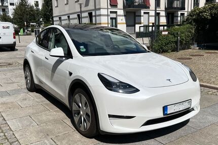 Tesla Model Y 38.398 km 33.900 &euro; Berlin 10623