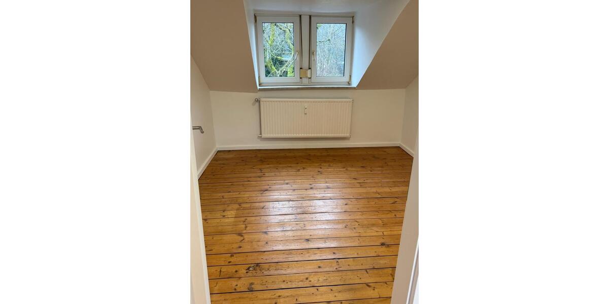 Dachgeschoßwohnung Sulzbach (Saar) - 2 Zimmer, 35 m&sup2;, 335&euro; | Angebot:25614178