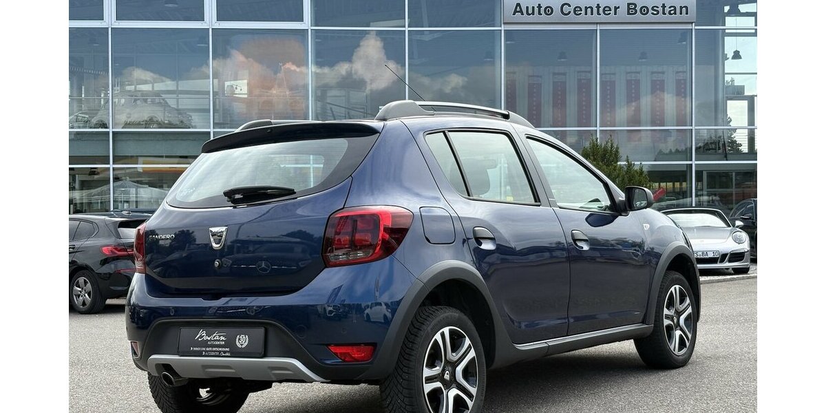 Dacia Sandero Stepway Celebration NAVIGATION/TEMPOMAT 29.280 km 8.900 &euro; Villingen-Schwenningen 78054