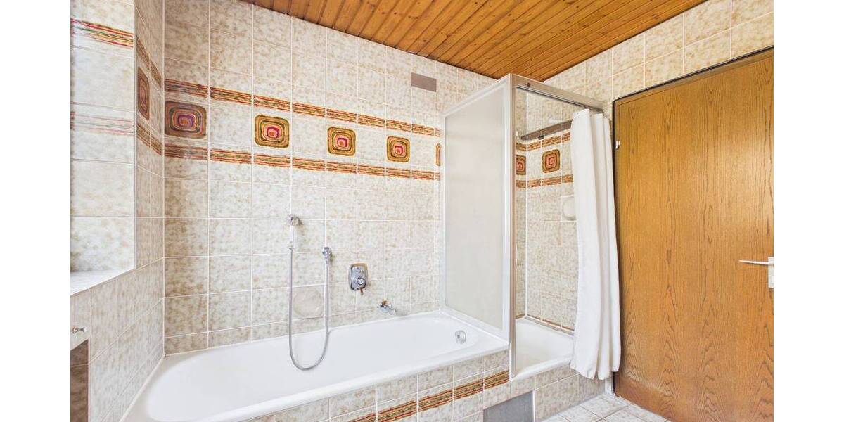 Einfamilienhaus Waiblingen Bittenfeld - 7 Zimmer, 227 m&sup2;, 780.000&euro; | Angebot:26156650