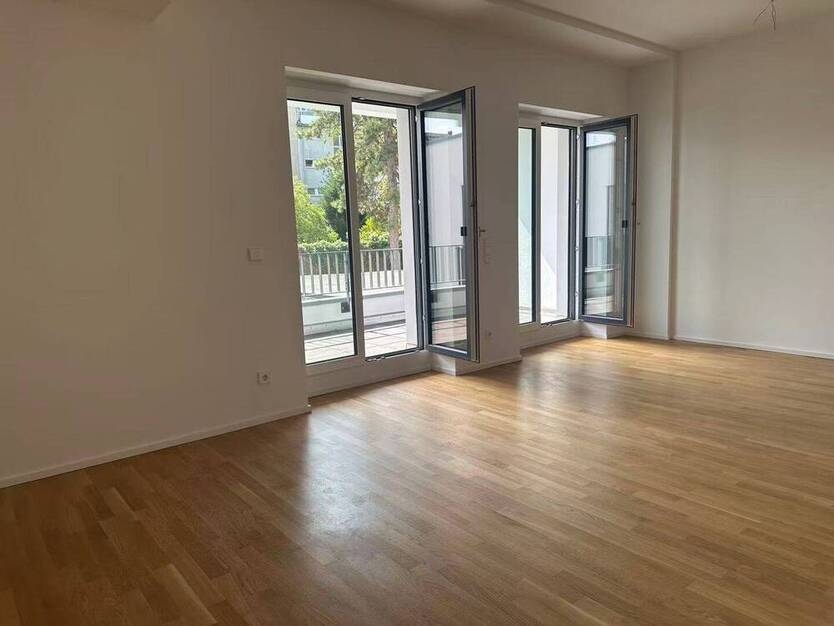 Neu sanierte 5-Zimmer-Wohnung mit XXL-Balkon im Herzen von Düsseldorf