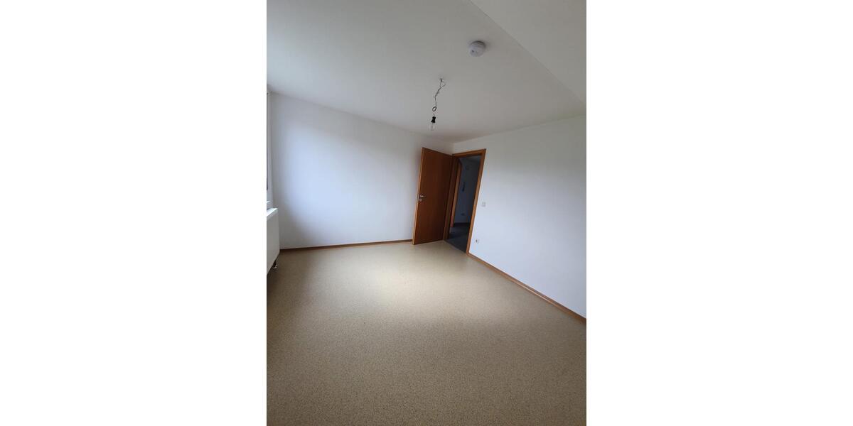 Dachgeschoßwohnung Nittenau - 2.5 Zimmer, 67 m&sup2;, 600&euro; | Angebot:26185126