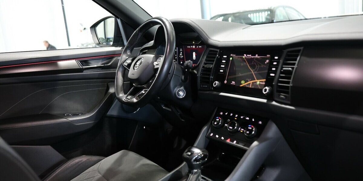 Skoda Kodiaq 1.5 TSI DSG SPORTLINE BLACK-PLUS PANORAMA 144.000 km 27.991 &euro; Hamm 59077