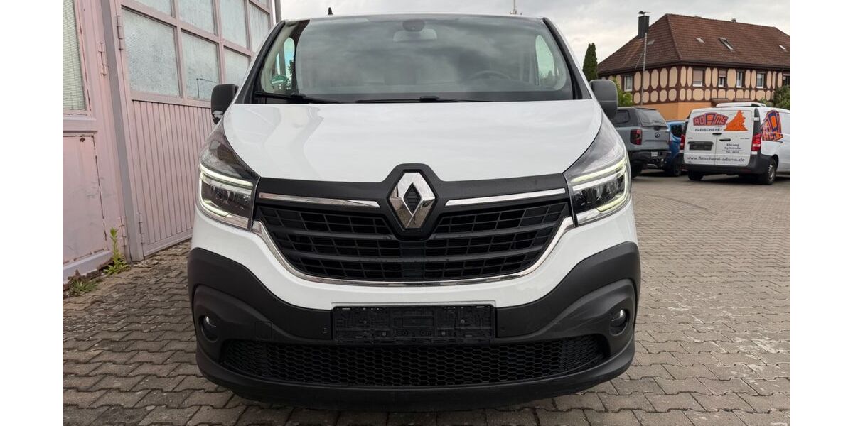 Renault Trafic 176.092 km 7.900 &euro; Roth 91154