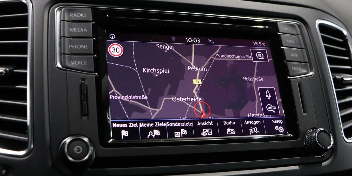 VW Sharan 1.4 TSI BUSINESS HIGHLINE / XENON / TOP 64.000 km 25.777 &euro; Hamm 59077