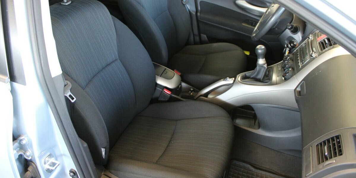 Toyota Auris 1.4 VVT-i Team - Klima - TÜV 02/28 - 70.835 km 5.980 &euro; Euskirchen 53881