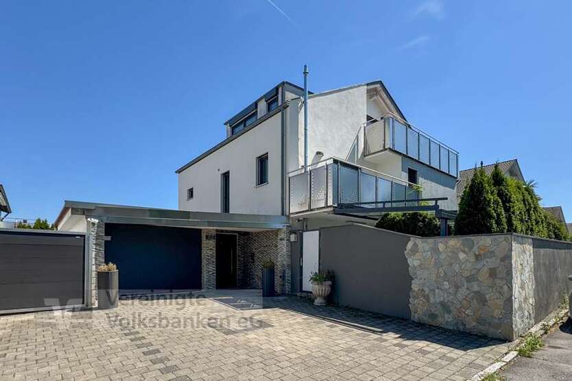 Haus zum Kaufen in Reutlingen 998.000 € 240.43 m²