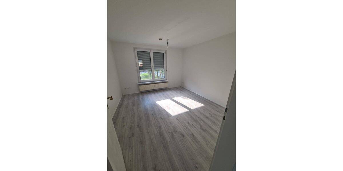 Etagenwohnung Waldkraiburg - 3 Zimmer, 90 m&sup2;, 1.100&euro; | Angebot:26799613