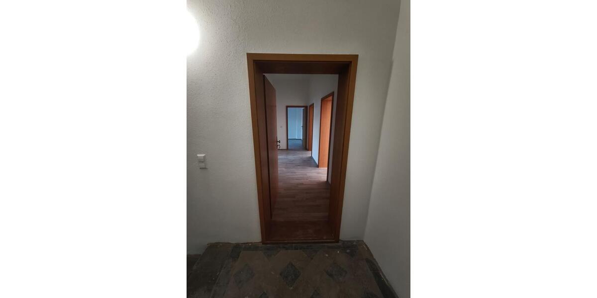 Etagenwohnung Zwickau - 4 Zimmer, 95 m&sup2;, 650&euro; | Angebot:26008269