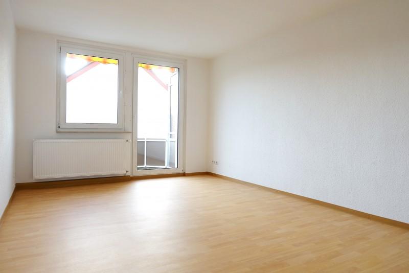 Kleine 3-Raum-Wohnung mit Südbalkon in grüner Wohnlage zu vermieten *Bezug nach Absprache*
