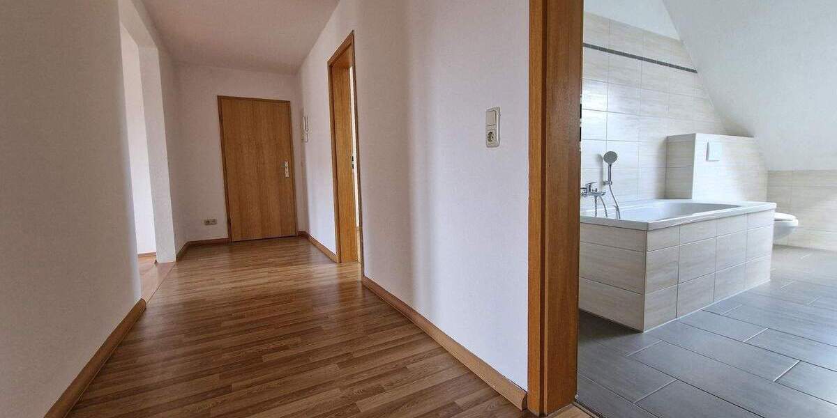 Etagenwohnung Döbeln - 4 Zimmer, 110 m&sup2;, 622&euro; | Angebot:25065818