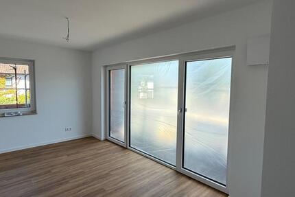 Lichtdurchflutete 3-Zimmer Wohnung mit Balkon in Güntersleben zimmer