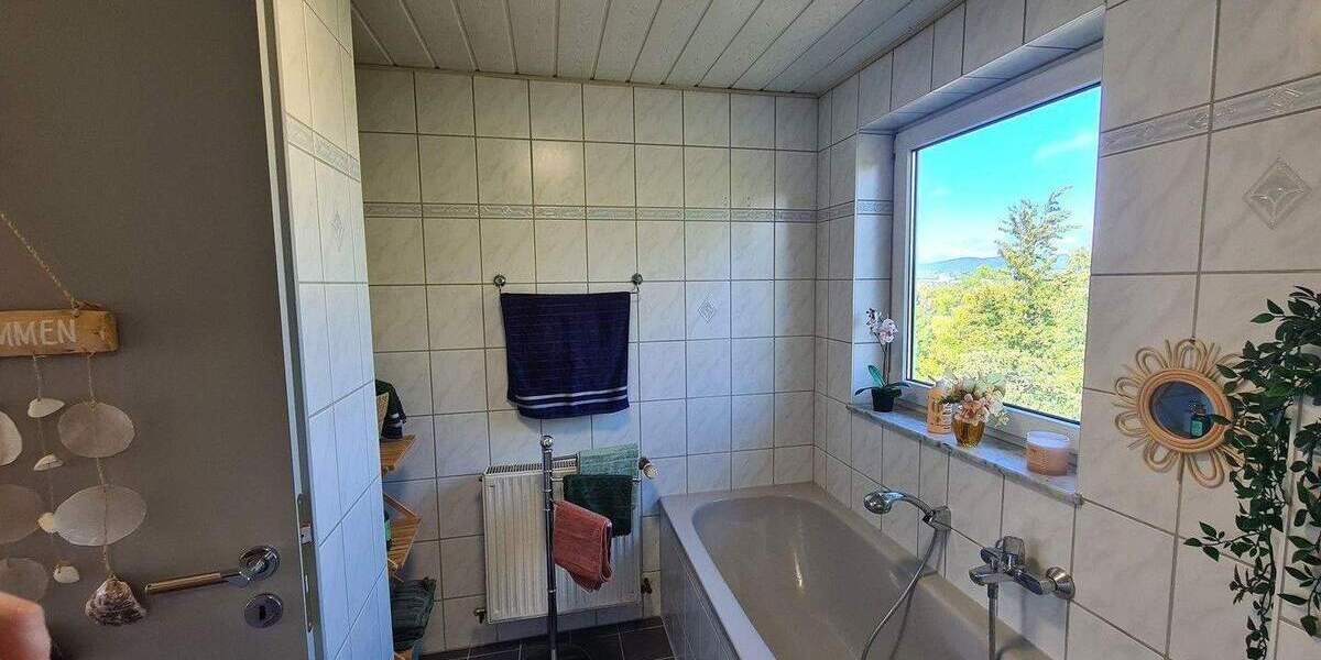 RESERVIERT Charmante Dachgeschosswohnung mit Einbauküche - sofort verfügbar! 2 zimmer