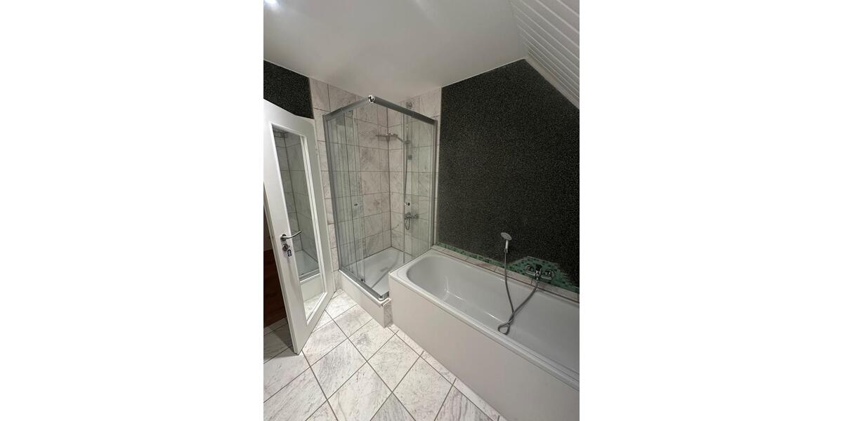 Dachgeschoßwohnung Schönkirchen - 2.5 Zimmer, 70 m&sup2;, 950&euro; | Angebot:26227481