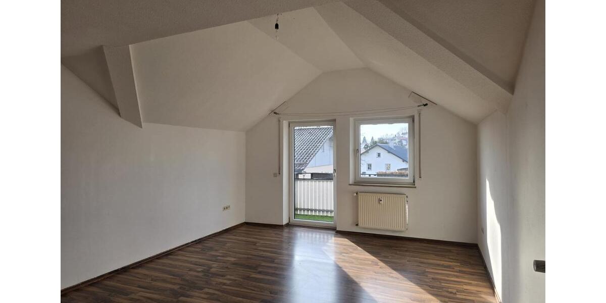 Dachgeschoßwohnung Tiefenbach - 4 Zimmer, 85 m&sup2;, 650&euro; | Angebot:25619480
