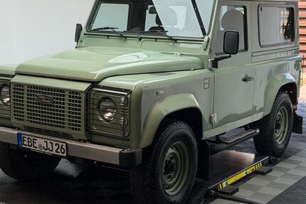 Land Rover Defender 146.000 km 68.800 &euro; Dachau 85221