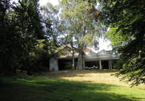 Außergewöhnlicher Bungalow mit Swimming Pool und großem Grundstück im Stadt-Zentrum Vlotho