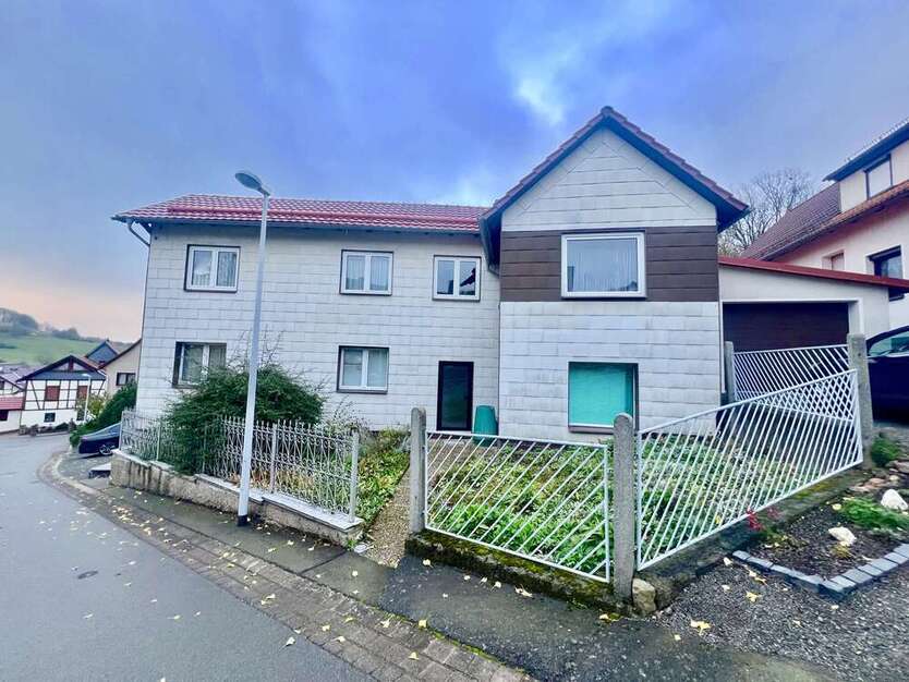 Haus zum Kaufen in Floh-Seligenthal 100.000 € 196 m²