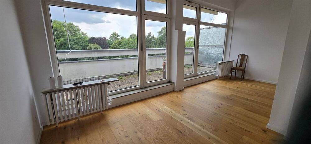 Etwas Besonderes! Blick ins Grüne ! Penthouse Art !