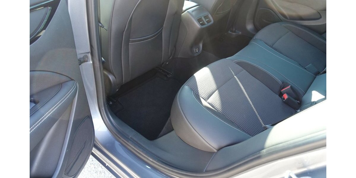 Opel Insignia Elegance Navi PDC Kamera Memory LED eGHSD 96.200 km 19.950 &euro; Neumarkt/OPf 92318