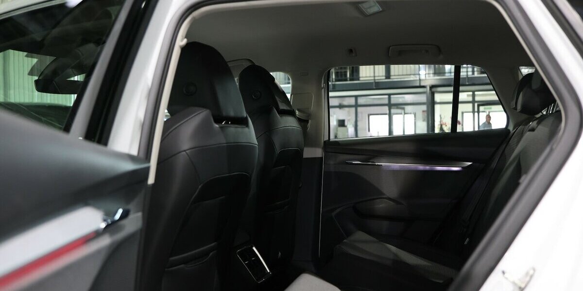Skoda Enyaq IV 80 LOFT SPORT WHITE / WÄRMEPUMPE / 63.000 km 29.991 &euro; Hamm 59077