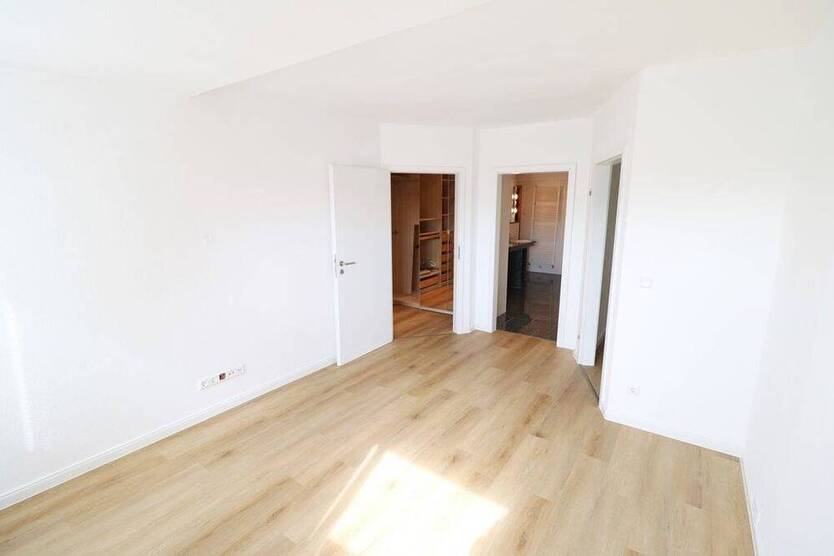 Exklusive, großzügige PenthouseWohnung mit Garage und Platz für eine Familie (Toplage Fußgängerzone)