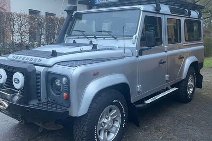 Land Rover Defender 127.000 km 42.700 € Bad Segeberg 23795