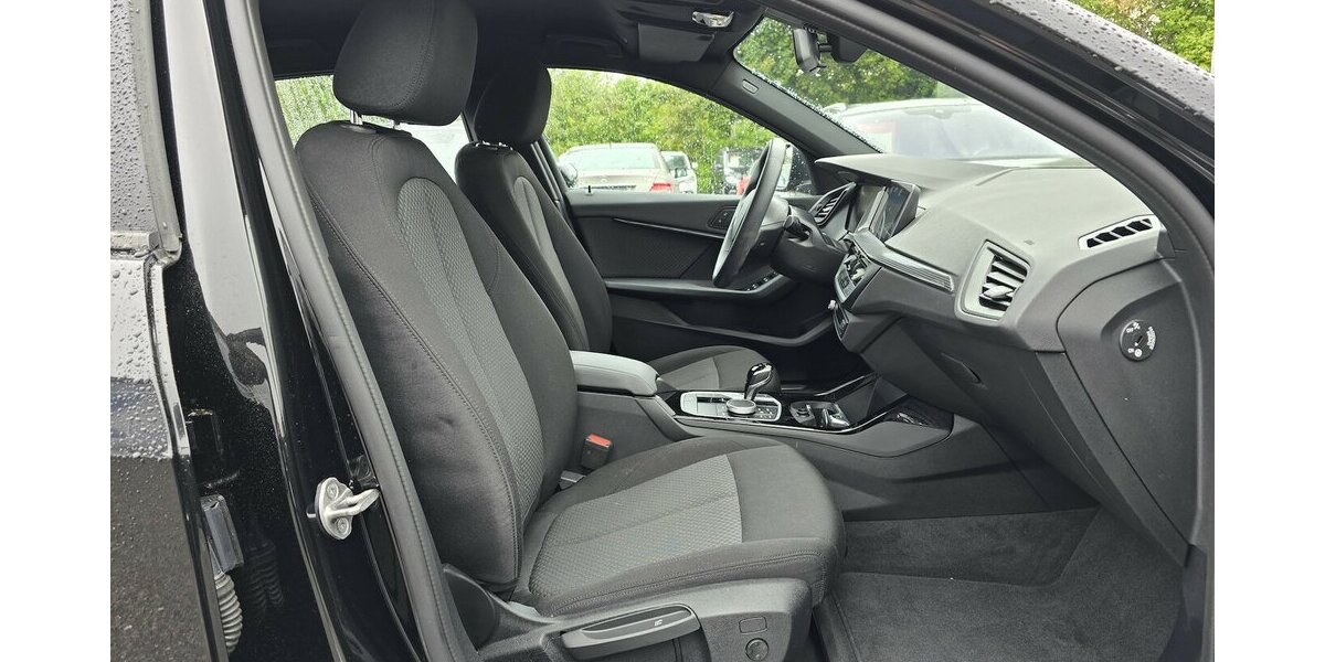 BMW 118i ADVANTAGE/VIRTUAL/NAVI//SITZHEIZUNG/1.HAND 28.344 km 24.900 &euro; Villingen-Schwenningen 78054