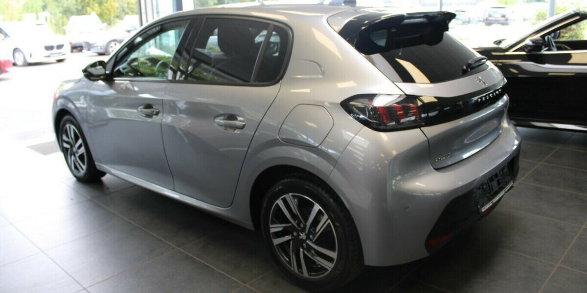 Peugeot 208 1.2 PureTech 100 EAT8 Allure Pack 90.599 km 13.980 &euro; Euskirchen 53881