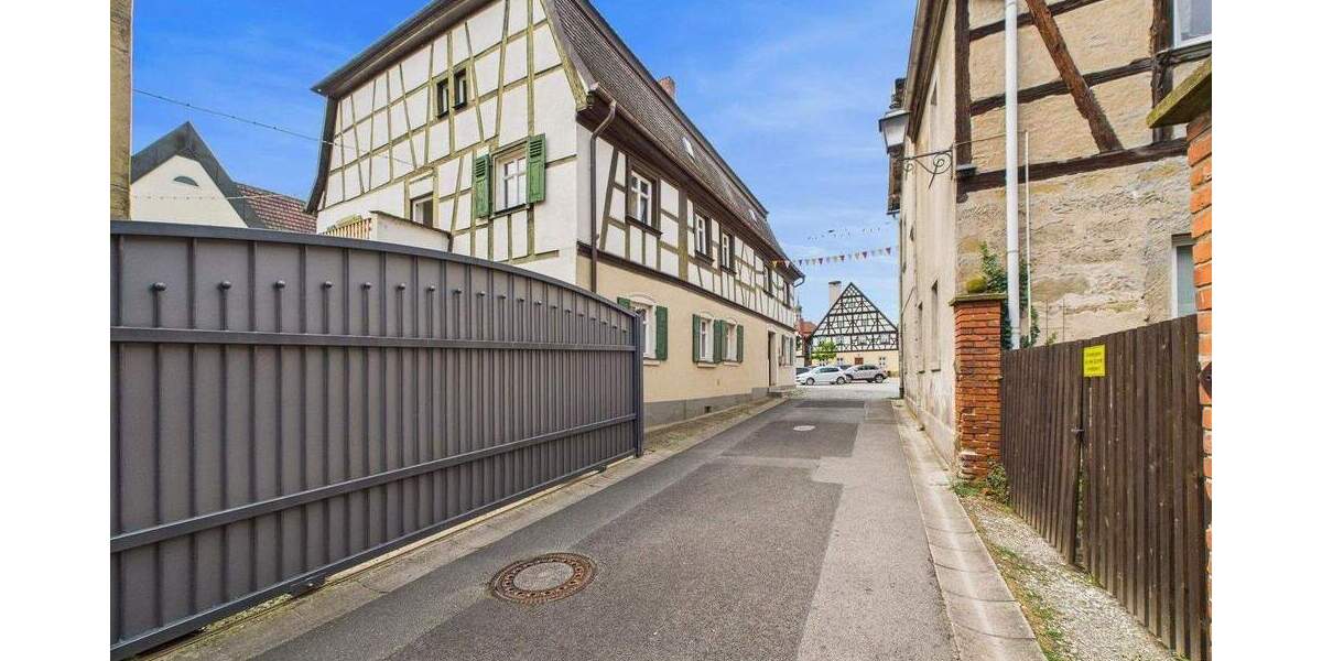 Einfamilienhaus Baunach - 9 Zimmer, 280 m&sup2;, 2.150&euro; | Angebot:26675744