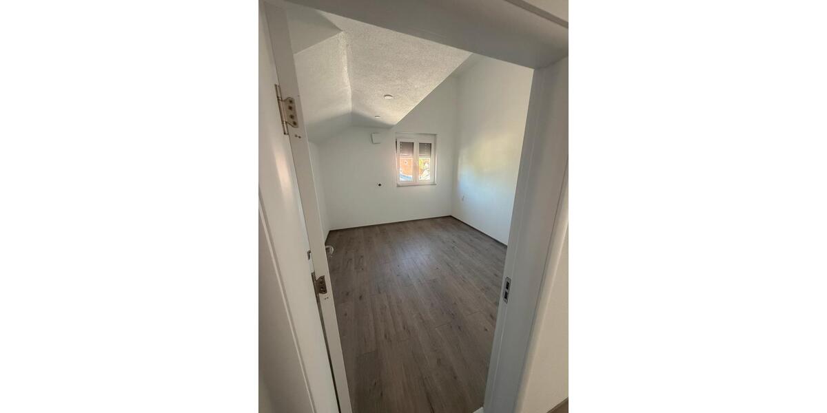 Dachgeschoßwohnung Villingen-Schwenningen Schwenningen - 2 Zimmer, 60 m&sup2;, 800&euro; | Angebot:26346908