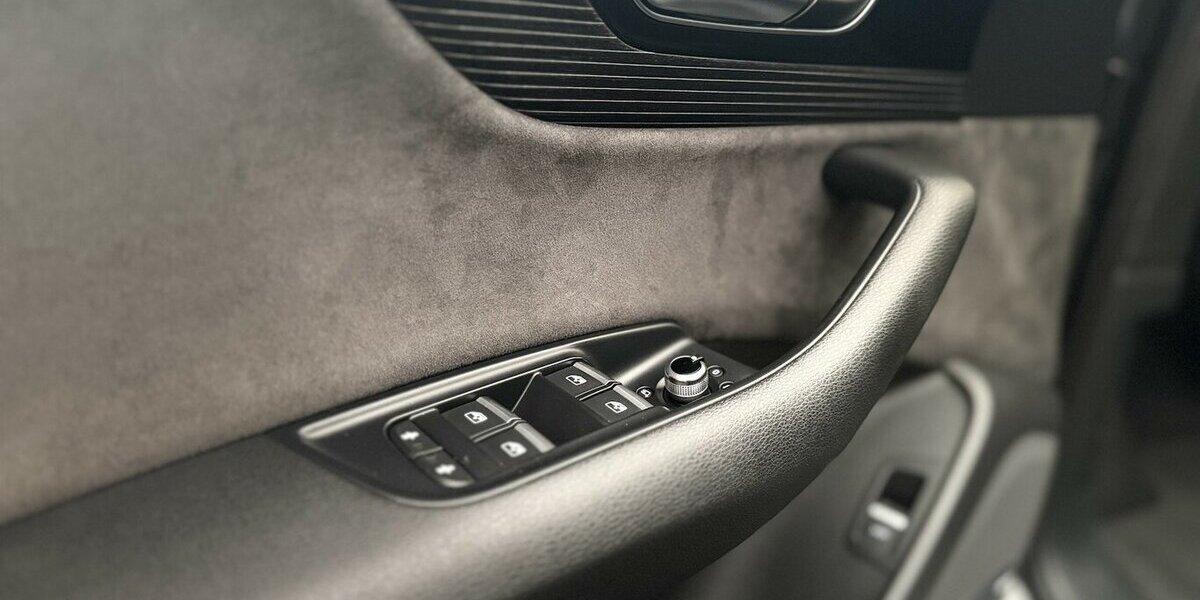 Audi Q7 3.0 TDI e-tron quattro / Panorama / Kamera 179.000 km 30.900 € Mönchengladbach 41066