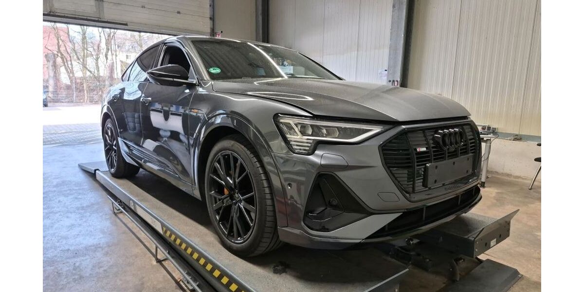 Audi e-tron 37.700 km 40.950 &euro; Salzgitter 38259