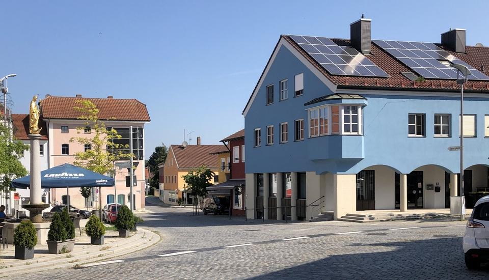 Büroeinheit (oder Laden) EG+UG in zentraler Markplatzlage zimmer