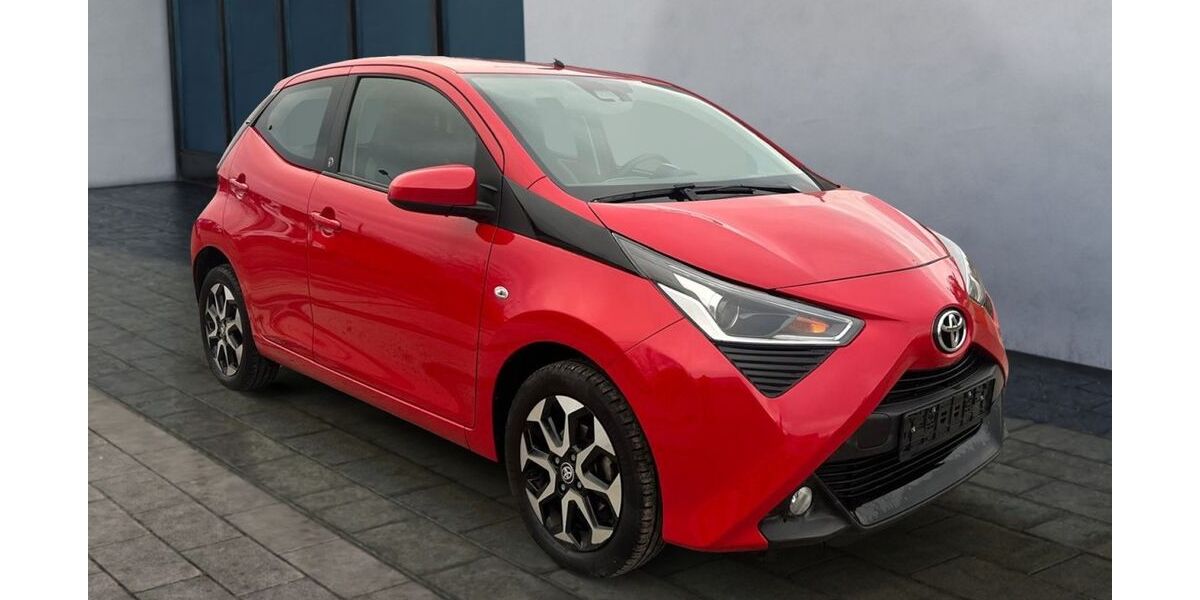 Toyota Aygo (X) 22.000 km 13.980 &euro; Leimbach 36433