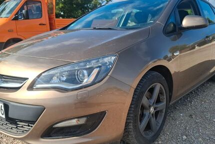 Opel Astra 275.995 km 2.999 &euro; Könnern OT Beesenlaublingen 06420