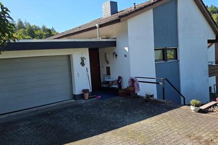 Doppelhaushälfte mit großem Grundstück 4 zimmer