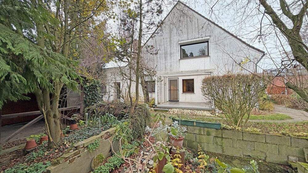 Doppelhaushälfte inklusive Nebengebäuden mit Gestaltungspotenzial in Alpen-Menzelen! 3 zimmer