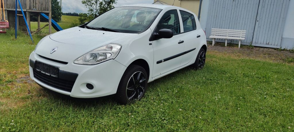 Renault Clio 135.000 km 2.900 &euro; Dornhan 72175