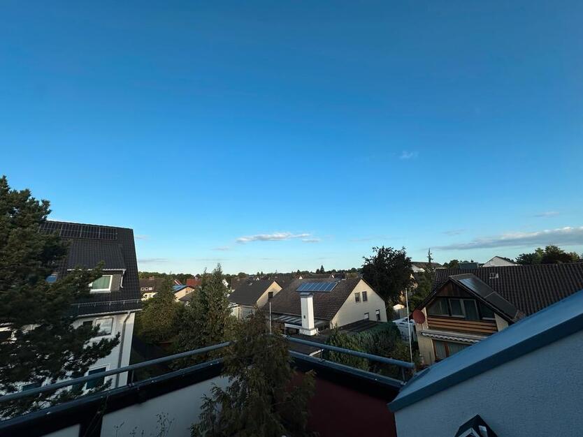 Exklusive 2-Zimmer DG-Wohnung mit Klimaanlage, Kamin u. EBK zimmer