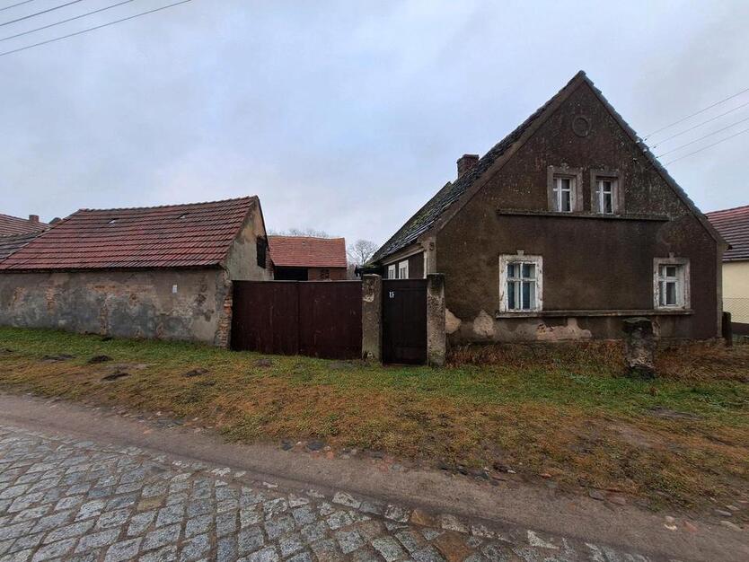 3 gründstucke alte Haus Scheune gesammt 2722qm zimmer