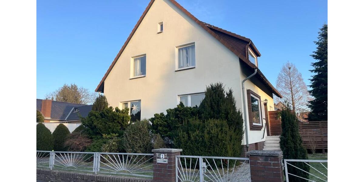 Großzügiges Einfamilienhaus mit Traumgarten und Anliegerwohnung 7 zimmer