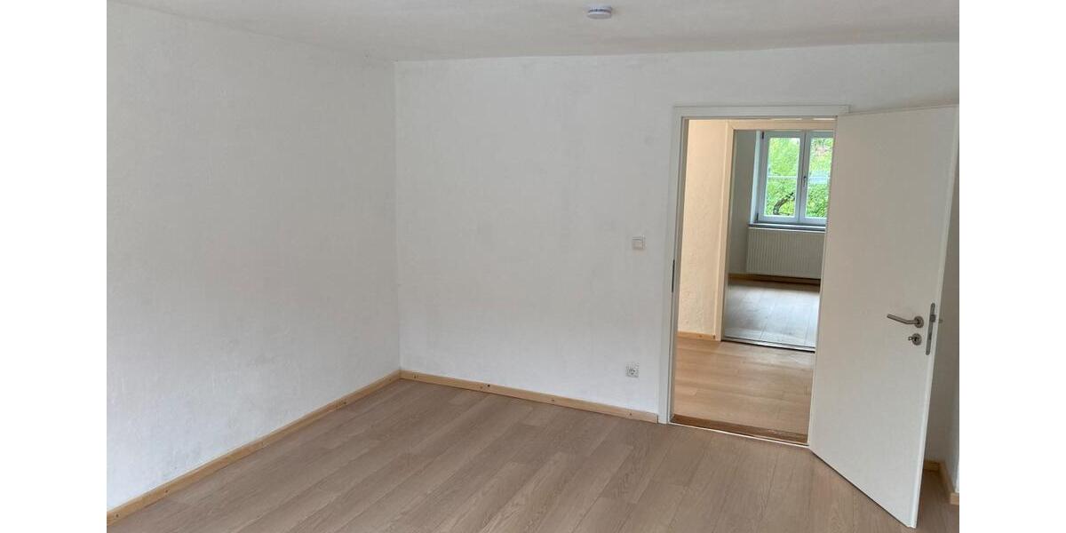 Einfamilienhaus Tittling - 5.5 Zimmer, 164 m&sup2;, 1.300&euro; | Angebot:24820200
