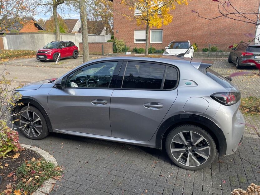 Peugeot 208 26.900 km 17.449 € Korschenbroich 41352