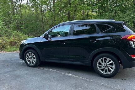 Hyundai TUCSON 122.000 km 14.300 &euro; Rüsselsheim am Main 65428